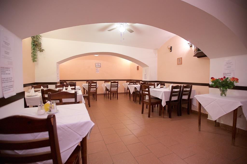 Hotel Olga Прага Екстериор снимка