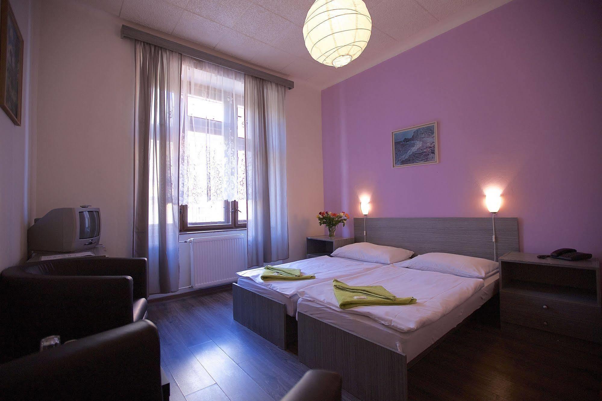 Hotel Olga Прага Екстериор снимка