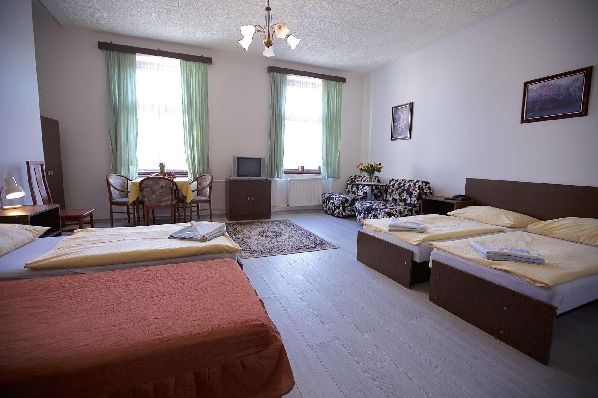 Hotel Olga Прага Екстериор снимка